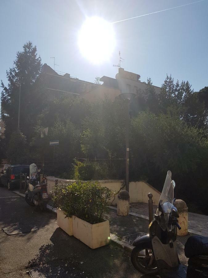 Appartamento Luminoso Con Vista Su Villa Ada Рим Екстериор снимка